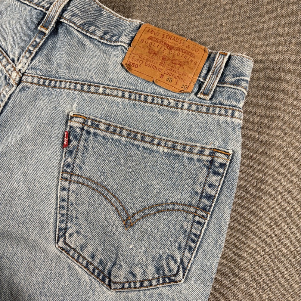 Vintage 90s Levis 550 Relaxed Fit Jeans Mens 36x30 Light Wash Tapered Leg